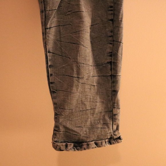 π΄3 for $20π΄ Floral Embroidered Jeans - Picture 14 of 16